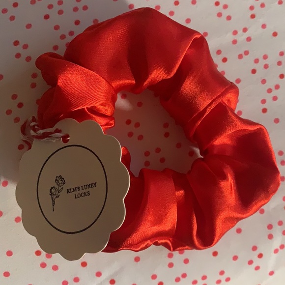 KLM’s Luxey Locks Handmade Hair Scrunchies (4) $20 - Picture 2 of 11